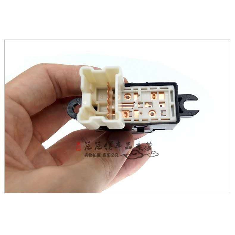 Công Tắc Nâng Cửa Kính Xe Hơi Nissan/ Tiida/ Livina/ March/ Almera