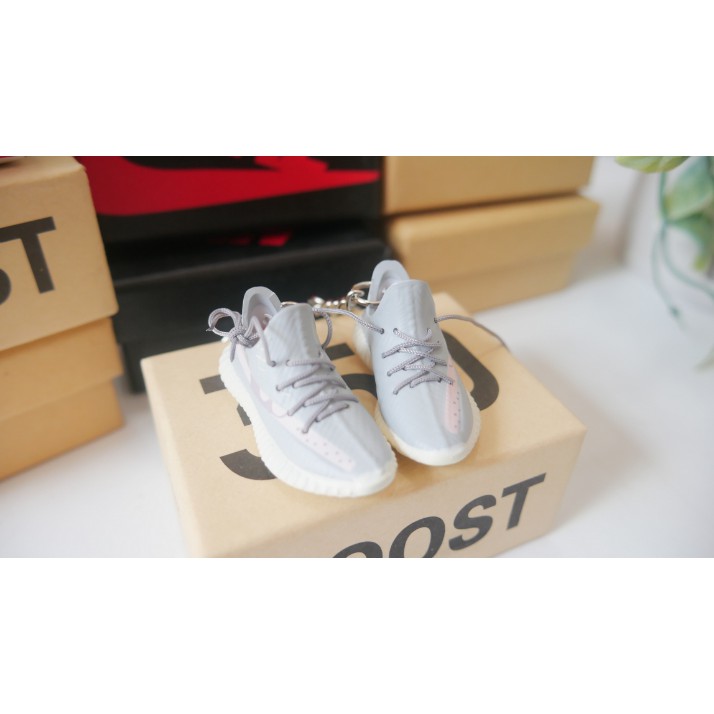 Móc khóa giày Sneaker Yeezy Nike Adidas Jordan 3D cao cấp