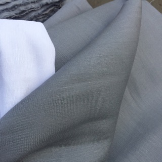 Vải linen ướt màu xám khói.