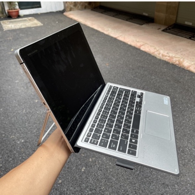 Laptop kiêm máy tính bảng HP Elite X2 1012G2 i5 7200U/ram 8gb/ssd256gb