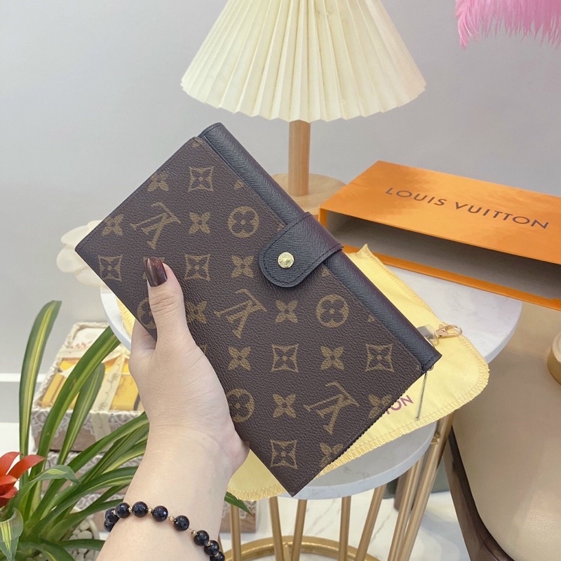 Cluth cầm tay kèm hộp