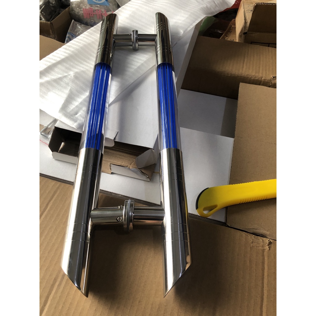 Tay Nắm MICA họa tiết sọc xanh  dài 80cm đầu vát