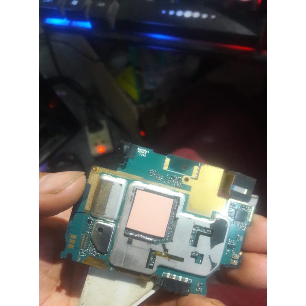 main sky a890(tặng kèm 2 camera trước sau )
