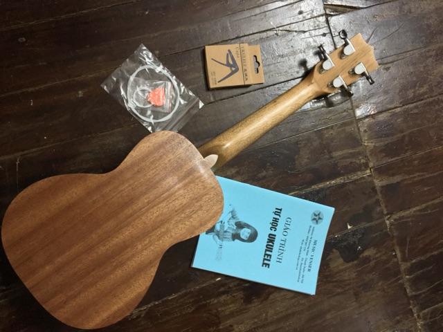 ĐÀN UKULELE KHẢM , KHOÉT CẦN