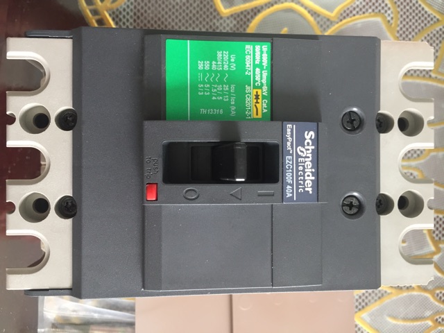 Cầu dao điện EZC100F3040 3P 40A 10KA