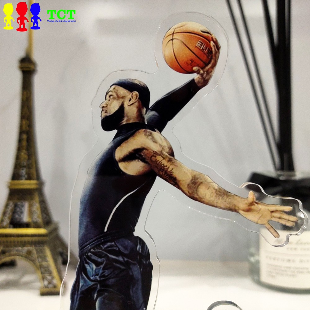 Tượng standee acrylic cầu thủ bóng rổ NBA Lebron James