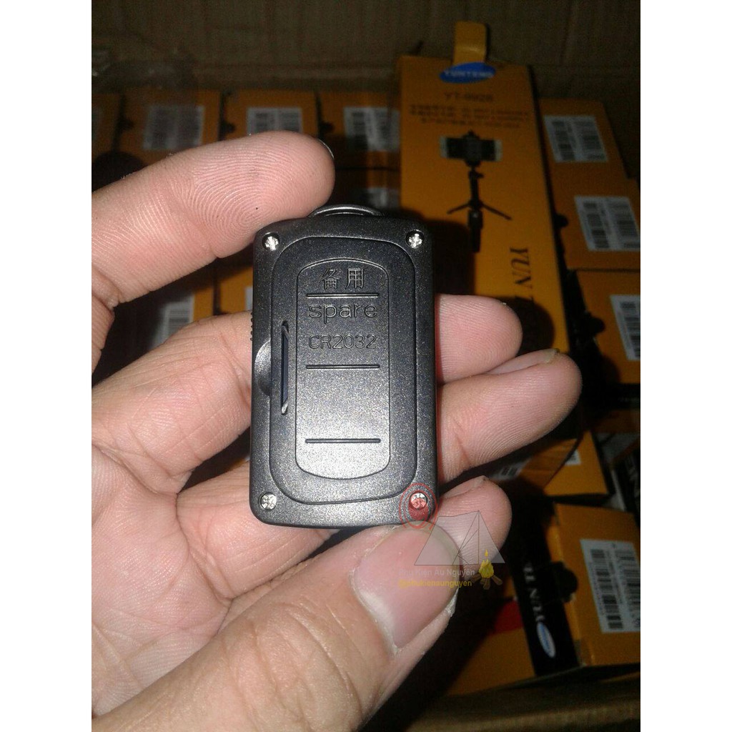 Gậy chụp hình kiêm tripod Yunteng YT-9928 có Remote Bluetooth - Pin rời CR2032 (Đen)