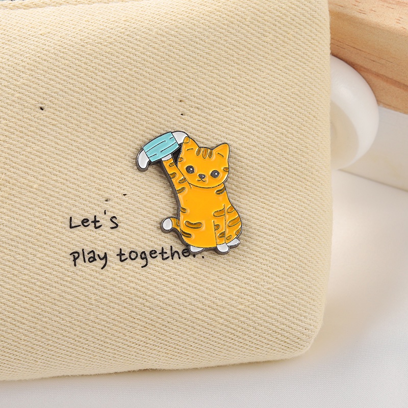 QIHEJEWELRY Cute Masked Cat Brooch Gift for Friends Clothing Accessories