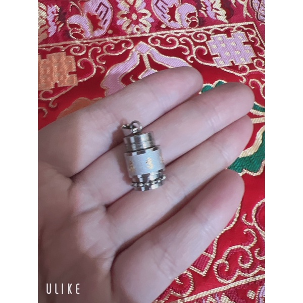 Mặt đeo kinh luân
