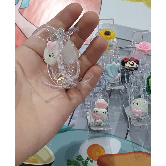 Kẹp càng cua trong phối icon hoạt hình