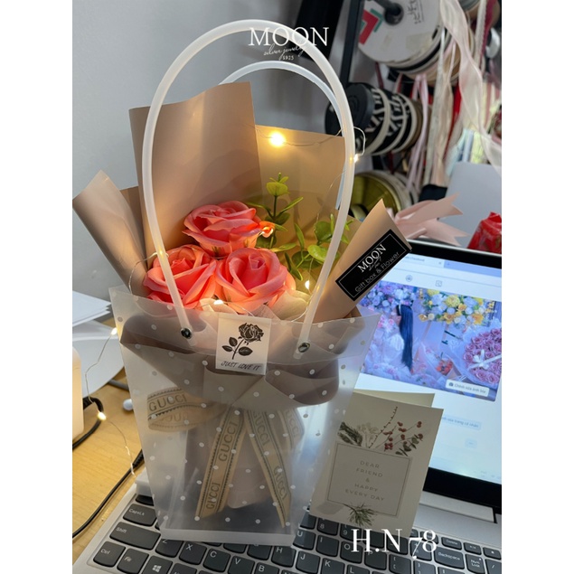 Combo hoa sáp Vip +Túi nhựa sang trọng, bông hoa hồng sáp vĩnh cửu được bó với giấy gói Hàn Quốc siêu đẹp