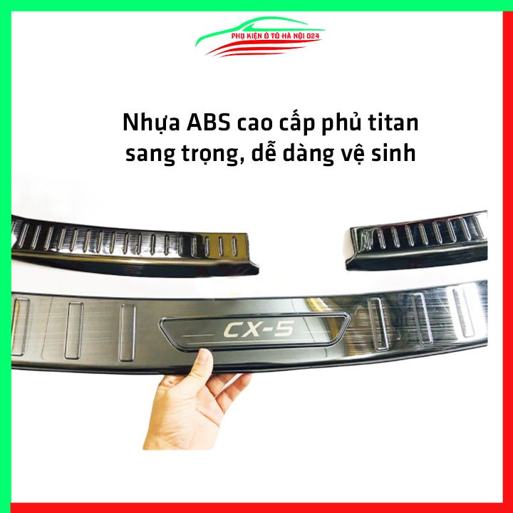 Ốp chống trầy cốp Mazda CX5 vân titan