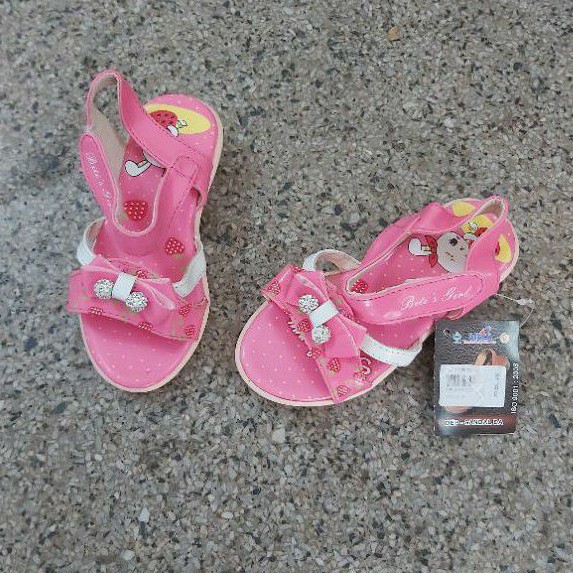 Xả thu hồi vốn - Giày Sandal bé gái màu hồng cực xinh.