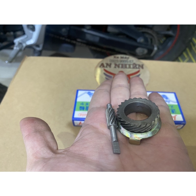 NHÔNG KHẾ CÔNG TƠ MÉT 67 68