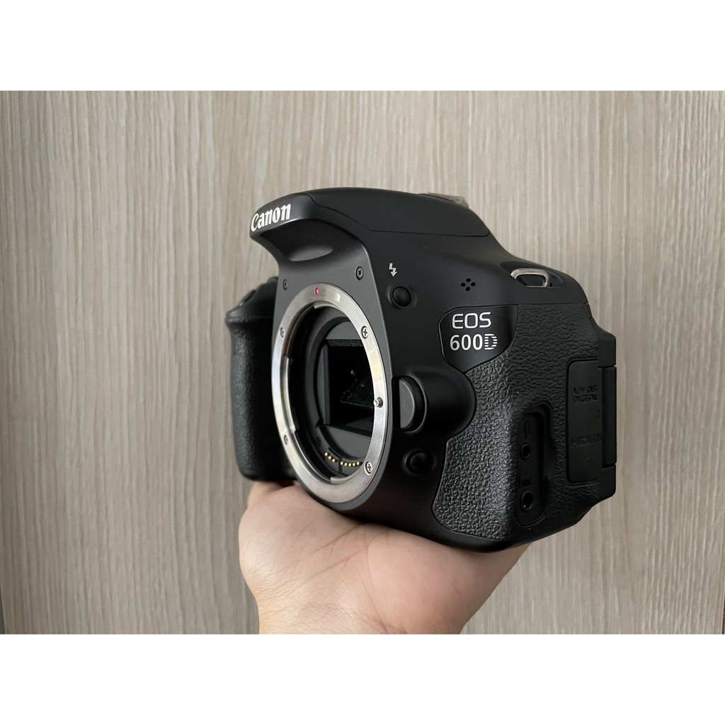 Máy ảnh Canon EOS 600D kèm lens 18-55mm IS II