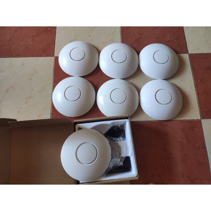 BỘ PHÁT WIFI 5GHZ UNIFI AC LITE 100 NGƯỜI DÙNG
