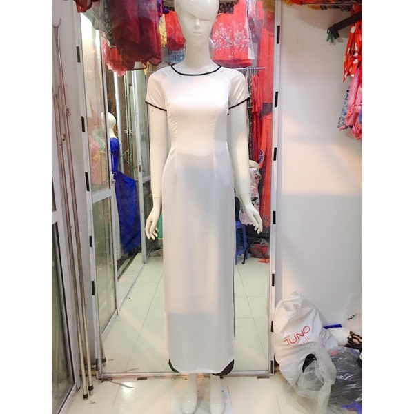 Áo dài trắng lụa bóng cổ tròn tay cộc