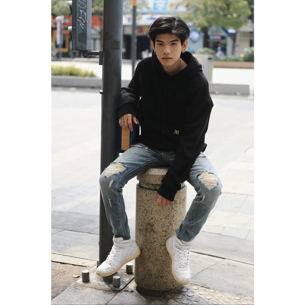 Quần Jean Nam Rách Gối, Bò Màu Xanh Nhạt Chất Liệu Jeans Co Dãn Tốt