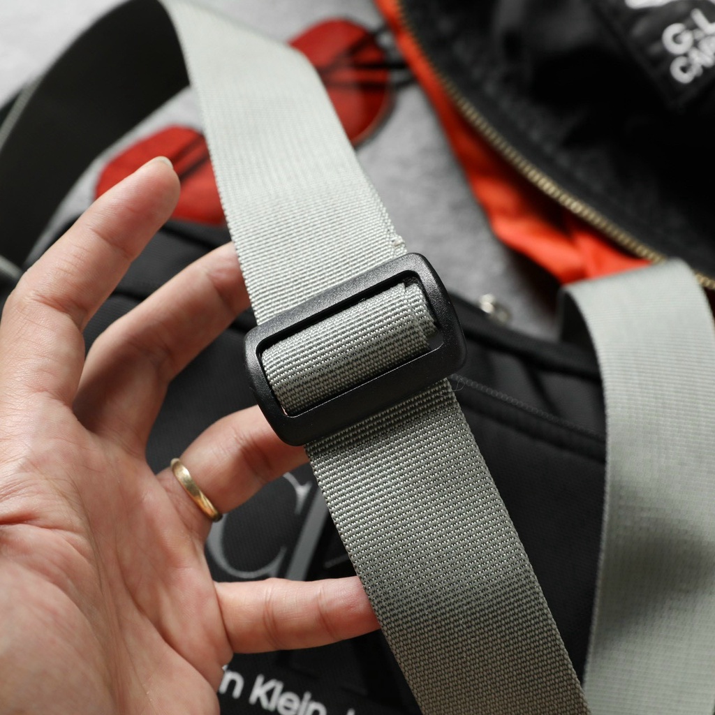 Túi Đeo Chéo Calvin Klein Monogram Mẫu Mới