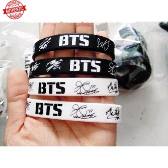 [Mã giảm giá] Vòng Tay Cao Su In Chữ Kí Thánh Viên BTS Vòng Tay Chữ Ký BTS Army Bangtan-Z89-K1T1