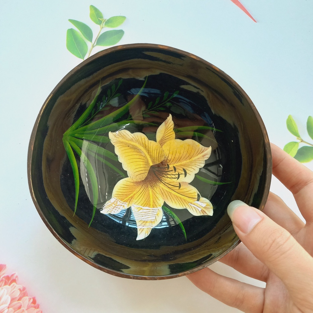 Bát Gáo Dừa Sơn Mài Nghệ Thuật Hình Hoa Ly Thanh Nhã, Bát Dừa Ăn Salad, Smoothie, Đồ Tráng Miệng, Decor Của Vitrapro