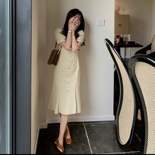 Đầm đuôi cá tay phồng đính cúc