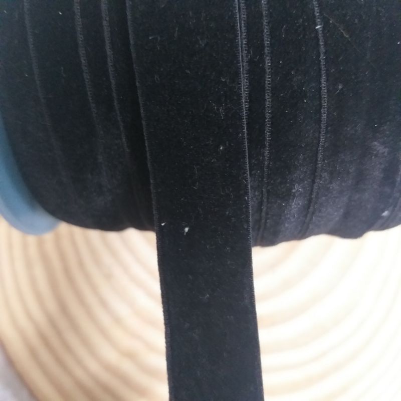 Ruy băng  nhung , có co giãn, size1 cm đến 2cm .