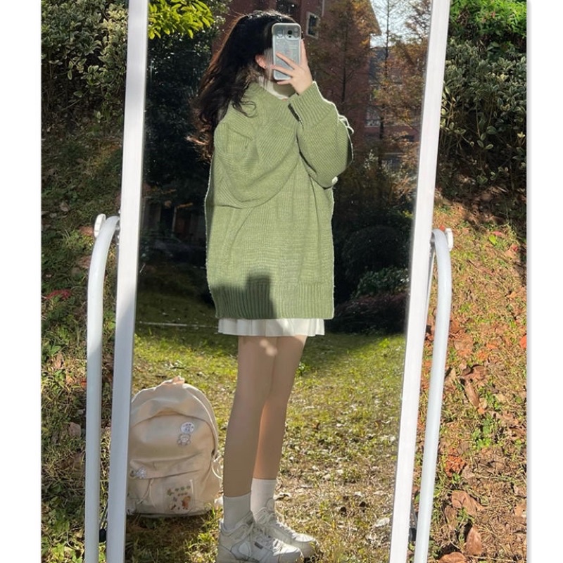 Set đồ áo len và chân váy màu xanh hot trend 2022