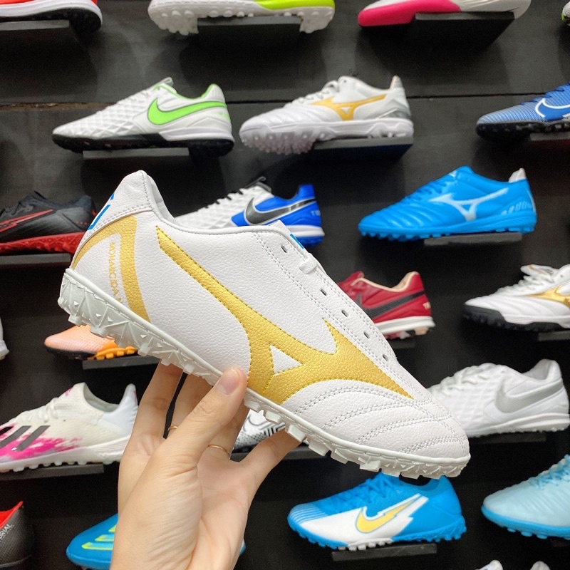 Giày đá bóng MIZUNO PHỦI HT TF ( Vàng đồng ) đã khâu full đế.