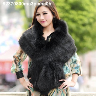 Khăn choàng lông giả cho cô dâu