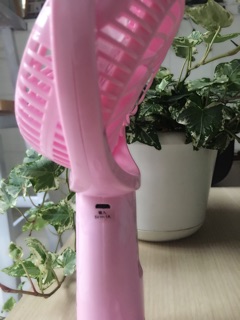 Quạt mini cầm tay DP nhiều cấp độ gió.