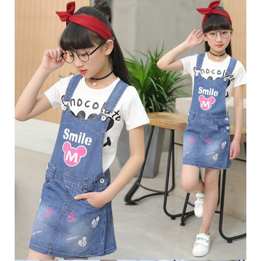 Set váy yếm jean áo thun bé gái