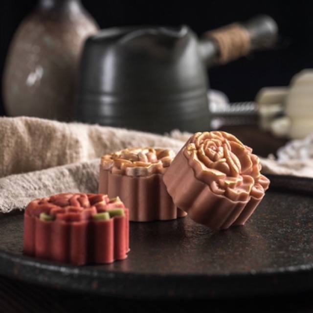 Khuôn trung thu 50g hoa hồng
