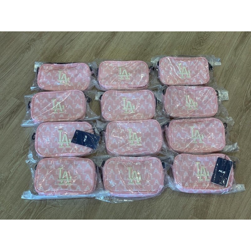 Túi hồng đeo chéo