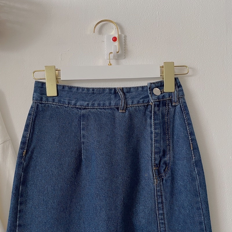 [ ẢNH THẬT ĐỘC QUYỀN MEGGIECLOSET] Chân váy jean xanh đậm nút 1 bên | BigBuy360 - bigbuy360.vn