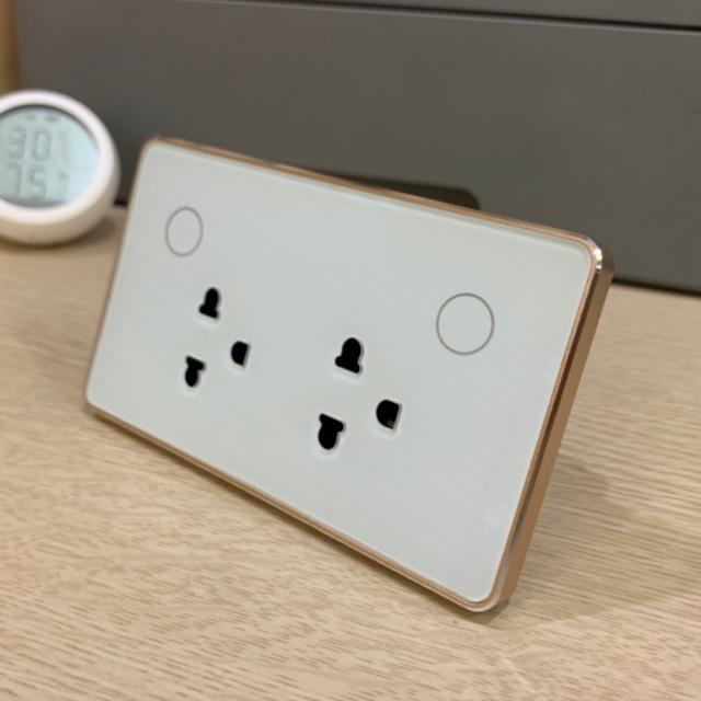 Ổ điện thông minh ZigbeeTuya, Ổ cắm điện thông minh Tuya Zigbee viền vàng