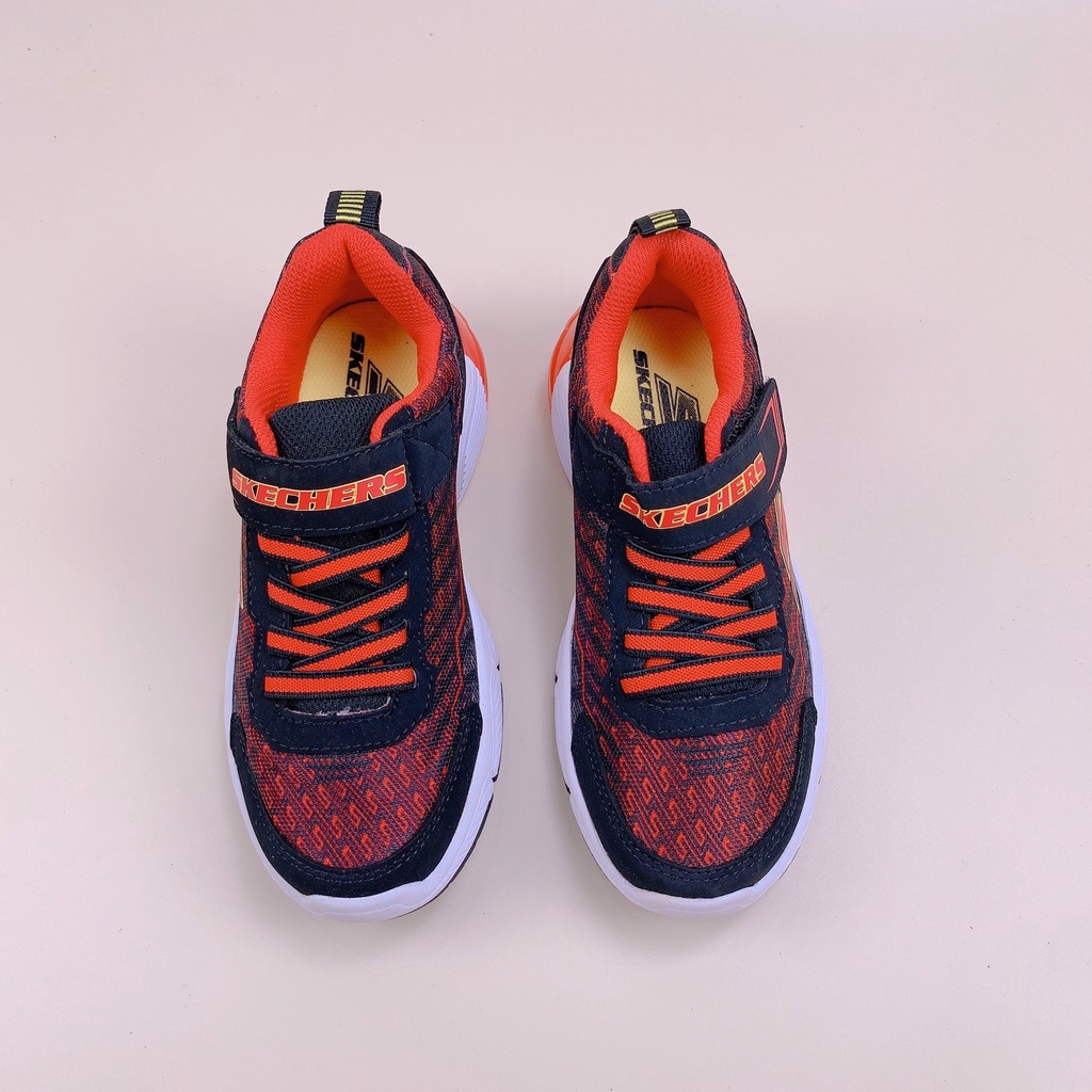 Giày thể thao Skechers màu đen phối đỏ gót đỏ