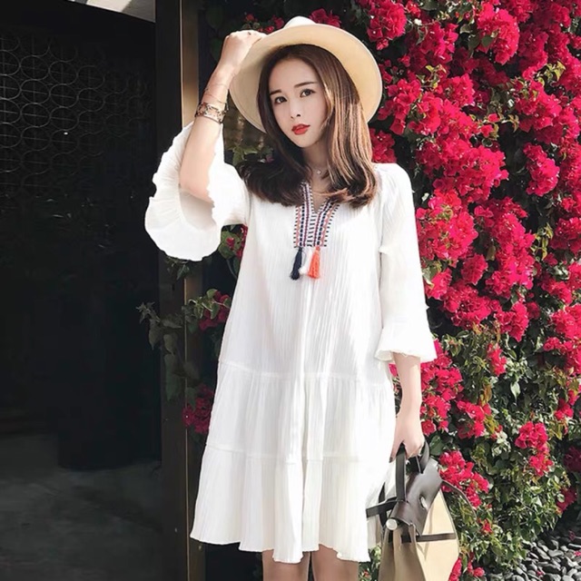 Váy trắng dáng vintage