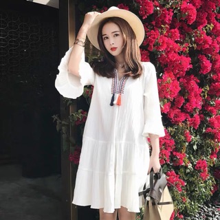 Váy trắng dáng vintage