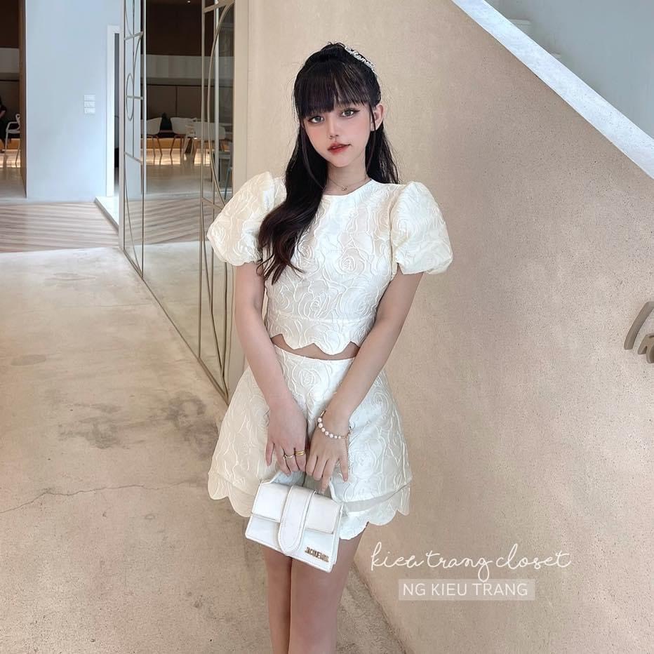 Set áo croptop nơ lưng mix quần sooc lượn gấu vải xốp hoa gấm nổi cực xinh