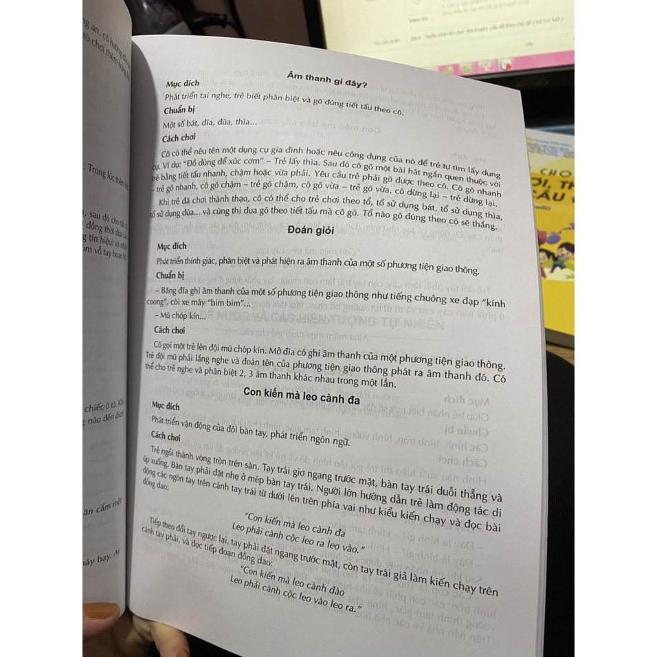 Sách - Tuyển chọn trò chơi , thơ truyện , câu đố theo chủ đề ( trẻ 3-4 tuổi )