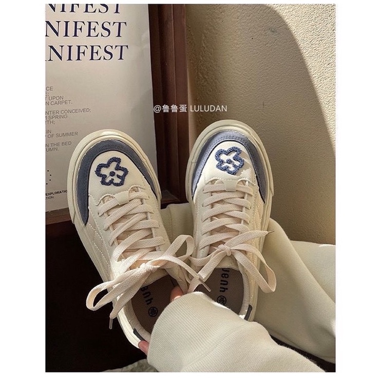 GIÀY THIẾT KẾ THÊU HOA SIÊU ĐỘC LẠ