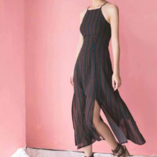 Đầm yếm xẻ tà