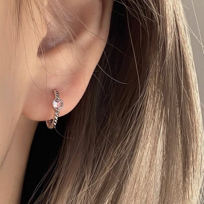 1 cái  khuyên tim màu đá pink T11 jesse store