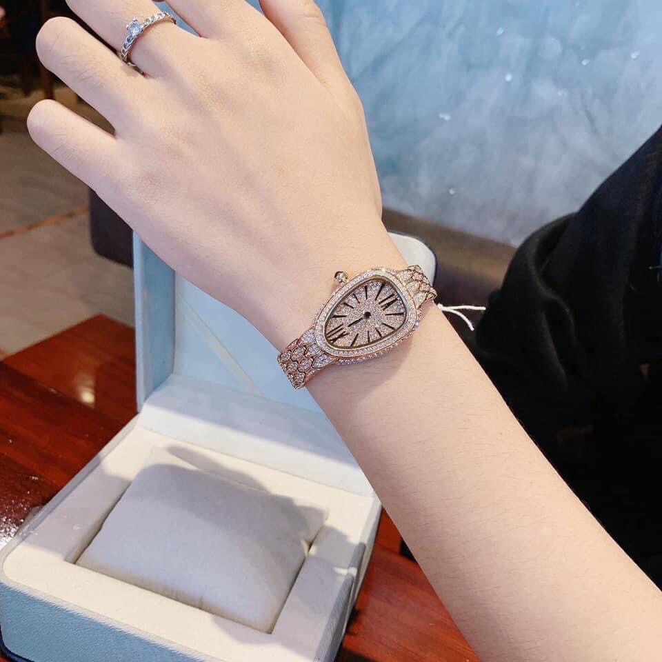 Đồng Hồ Davena Nữ D61595 Kiểu Mặt Rắn Full Đá 23.5x31.5mm Rose Gold Chính Hãng