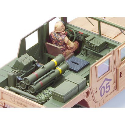 Mô hình lắp ráp xe quân sự bọc thép 1/35 M1046 Humvee TOW Missile Carrier 35267 - GDC