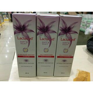 Dung dịch  vệ sinh phụ nữ lactacyd tím