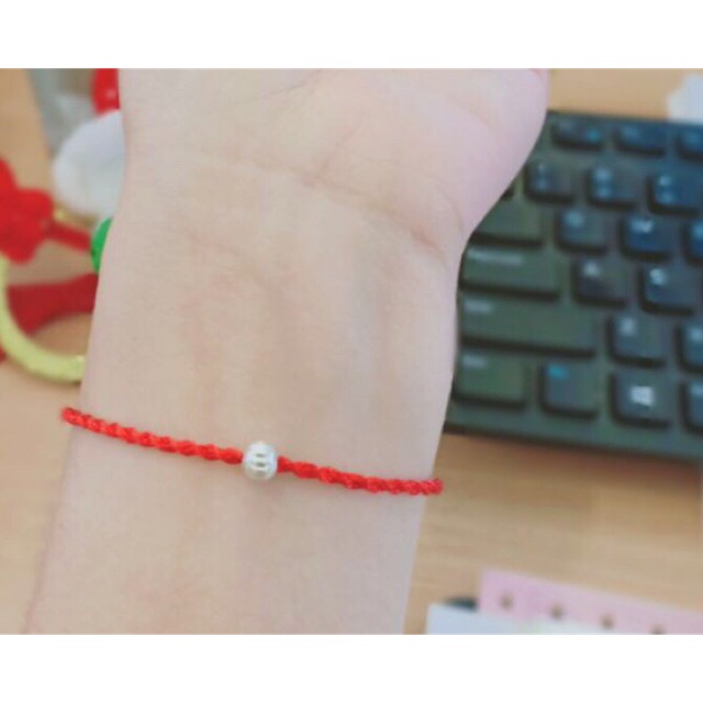 Vòng tay chỉ đỏ may mắn