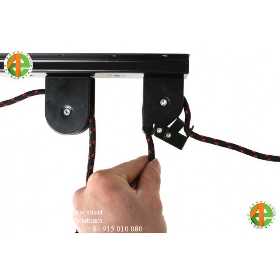 Giá treo xe đạp lên trần nhà tiết kiệm diện tích