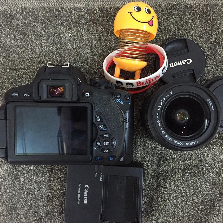 Máy ảnh Canon 700D kèm lens 18-55 is II, chụp 8k shot